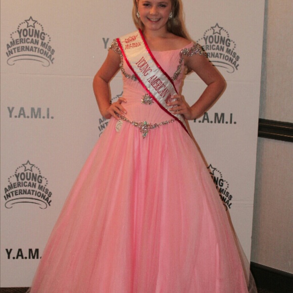 Terani Couture - Picture 3 of 3